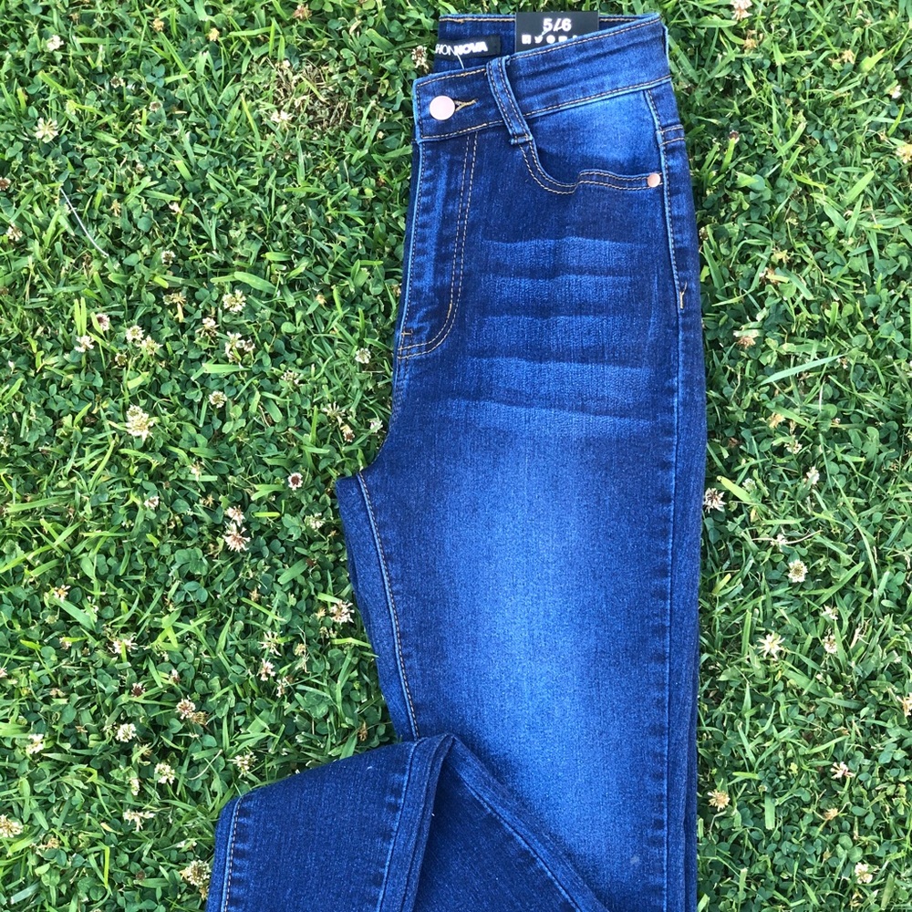 |SOLD| FASHION NOVA Medium Wash Skinny Jeans